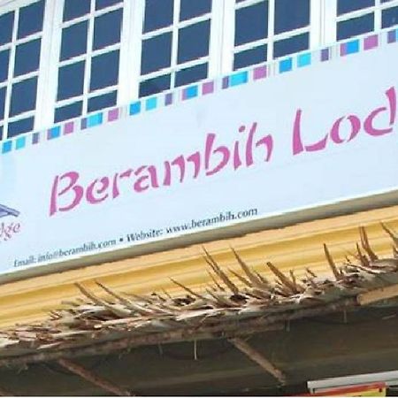 Berambih Lodge Kuching Bagian luar foto