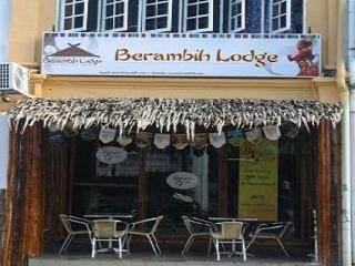 Berambih Lodge Kuching Bagian luar foto